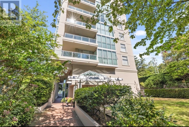 Building Photo - 567 Lonsdale Ave