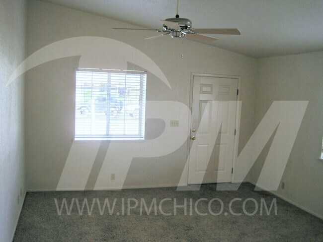 Foto del edificio - 63 Glenshire Ln
