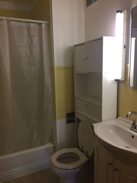 Building Photo - 1002 W 4th St