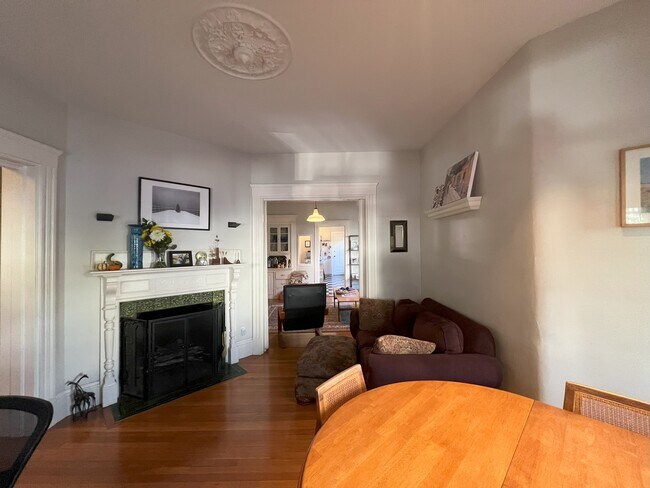 Living/dining - 18 Haskell St