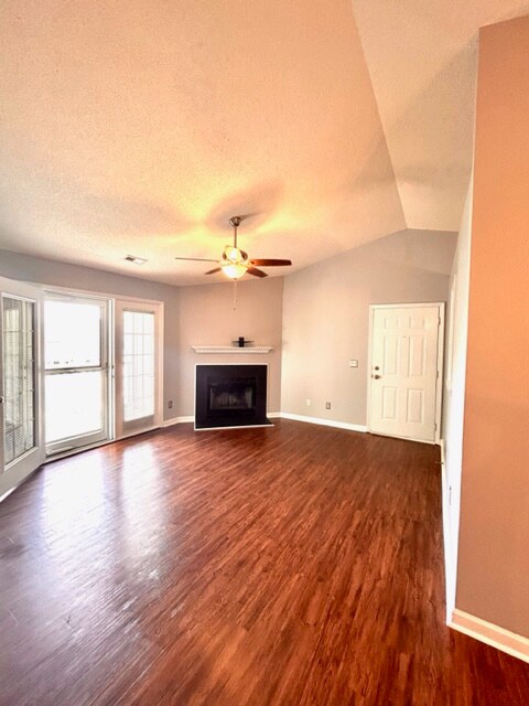 Foto del edificio - 7149 W Friendly Ave
