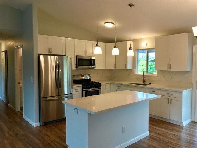 Building Photo - Beautiful 3 bedroom 2 bath in Ainaloa