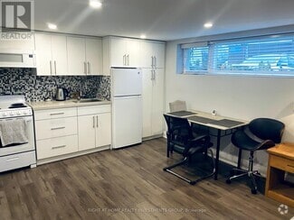 Building Photo - 3489 Queenston Dr