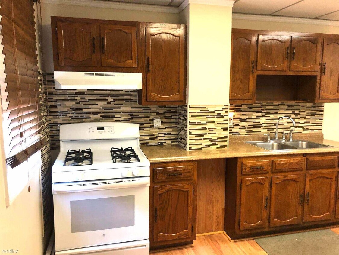 Primary Photo - 1 br, 1 bath Duplex - 66 Chestnut St # 2 S...