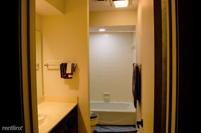 Foto del edificio - 1 br, 1 bath Townhome - 903 Shady Creek Ln