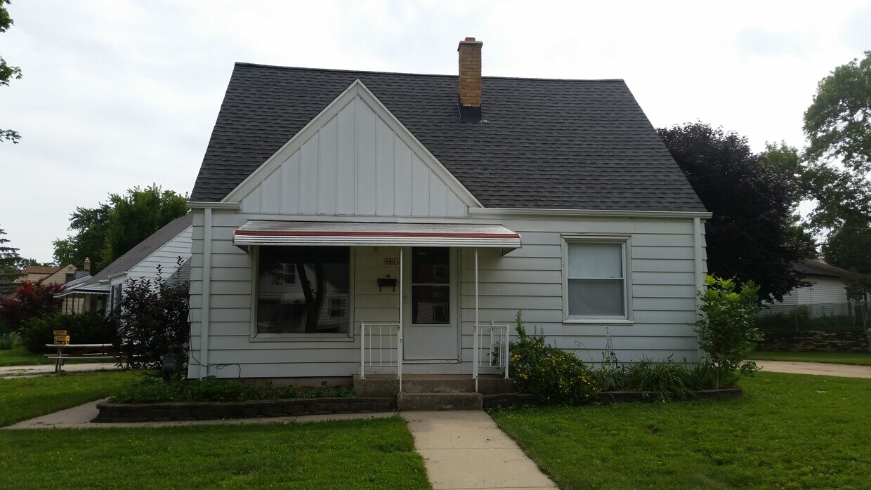 9601 W Metcalf pl, Milwaukee, WI 53222 House Rental in Milwaukee, WI