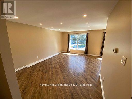 Building Photo - 331 Roywood Crescent