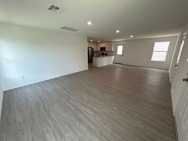 Building Photo - MUST SEE! 3 Bedroom / 2 Bath Home Near ALA...