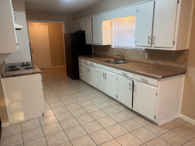 Building Photo - 513 Carlyle Dr