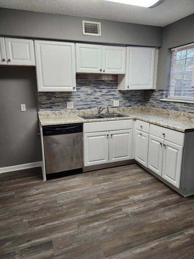 Building Photo - 1121 Morningside Dr