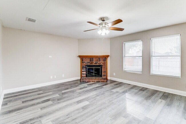 Foto del edificio - 1477 Hickory Creek Ln