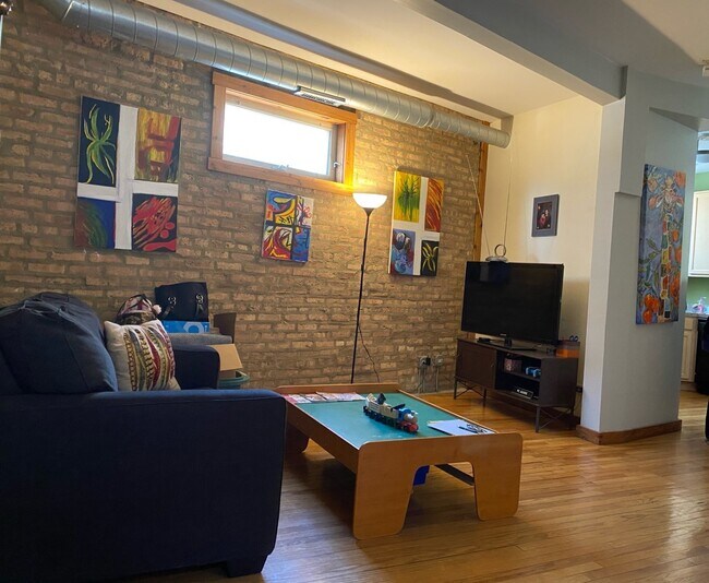 Foto del edificio - 1661 W Pratt Blvd