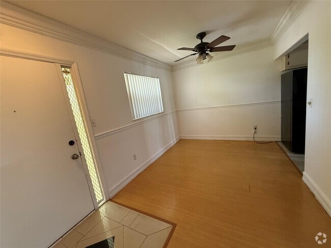 Building Photo - 10762 La Placida Dr