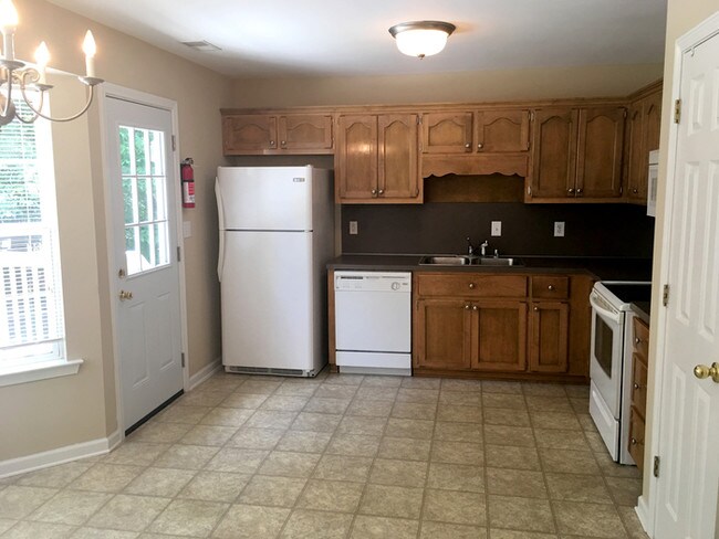 Building Photo - 2587 Evergreen Rd