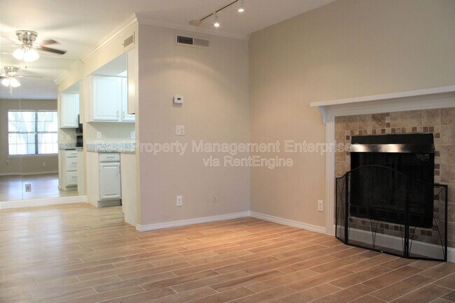 Foto del edificio - 11130 N Stratford Dr