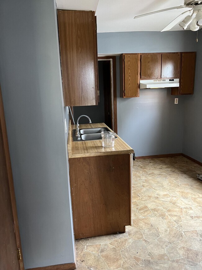 Foto del edificio - 2710 N Springdale Ave