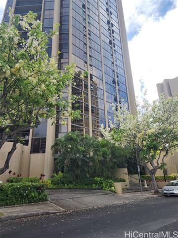 Primary Photo - 2101 Nuuanu Ave