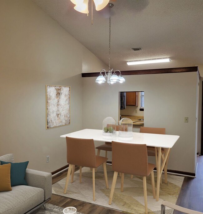 Building Photo - $1150 - 2/2 - Move IN Special!