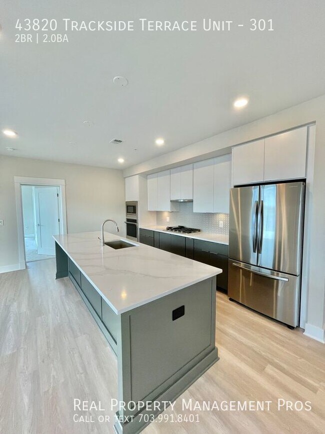 Building Photo - Brand New Luxury 2 Bedroom + Den Garage Co...