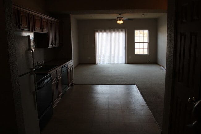 Building Photo - Townhome in Crystal Ridge