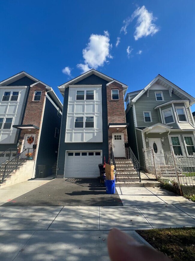 Foto del edificio - 90 Hollywood Ave