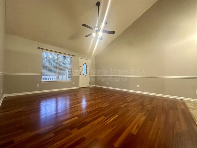 Building Photo - 695 Prater Rd