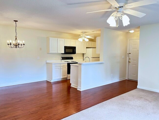 Building Photo - Ground Floor 3 Bedroom, 2 Bath Condo Available Now in Murrells Inlet!