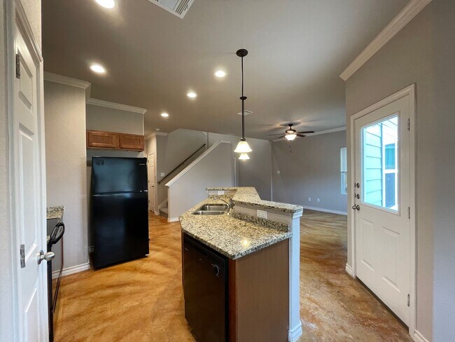 Foto del edificio - Townhome for rent