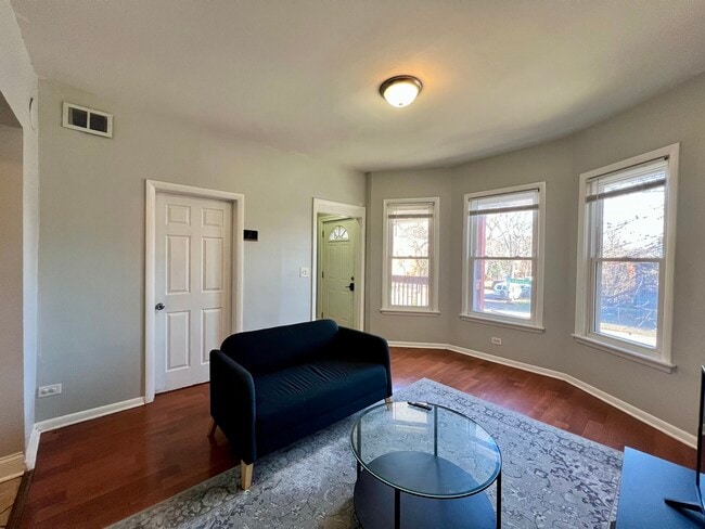 Building Photo - 4224 N Kimball Ave