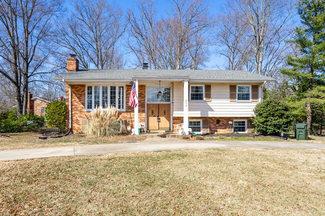 Casa unifamiliar - 9215 Cherrytree Dr