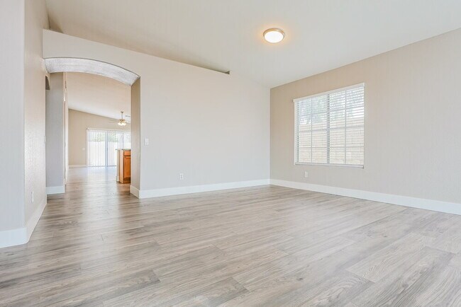 Foto del edificio - 158 W Merrill Ct