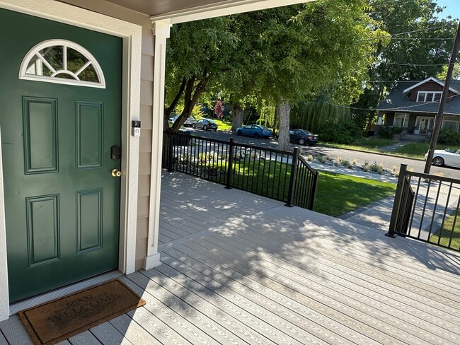 Building Photo - 732 Valencia St