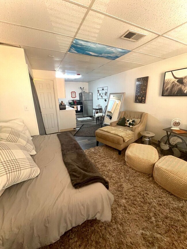 Foto del edificio - Studio Apartment in the Heart of Downtown Golden
