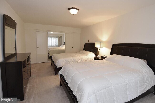 Foto del edificio - 4201 Cathedral Ave NW