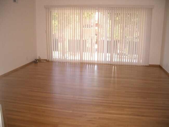 Foto del edificio - 759 Middlefield Rd