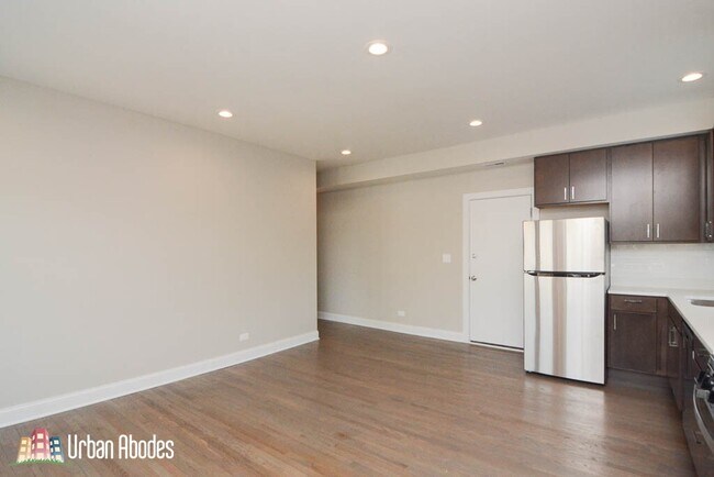 Foto del edificio - 3409 W Fullerton Ave