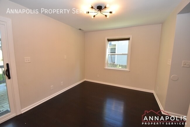 Foto del edificio - 114 Oakwood Rd