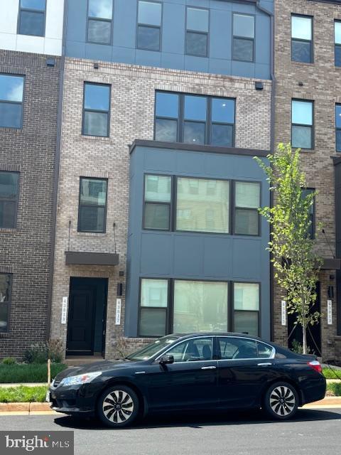Building Photo - 43819 Middleway Ter