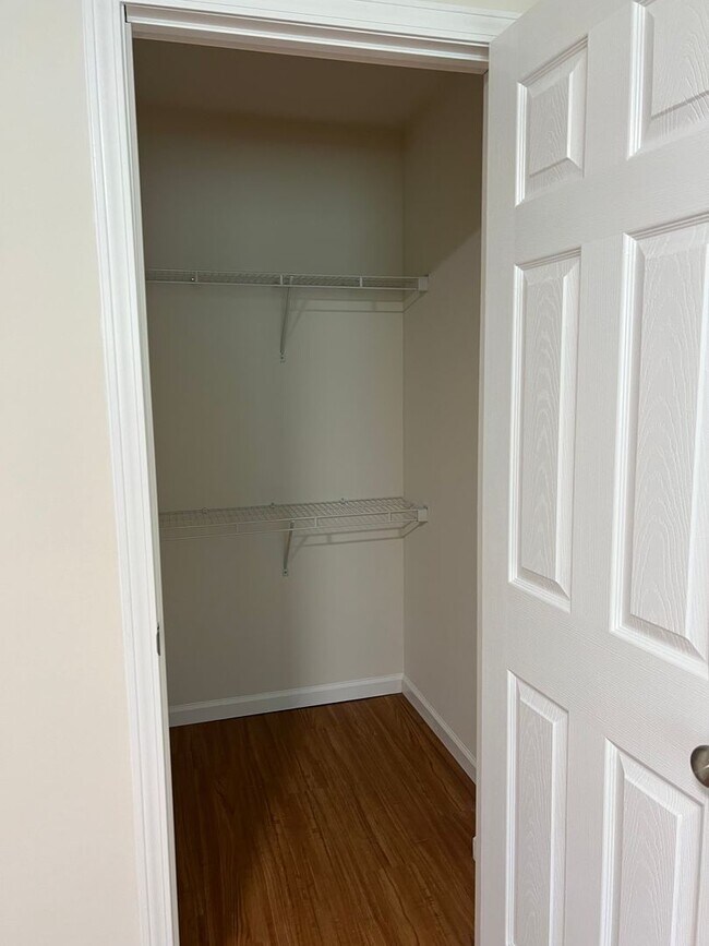 Building Photo - BRAND-NEW 4-beds/2-baths house near I-44