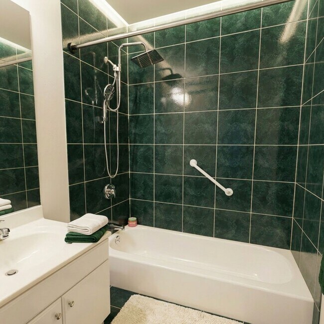 Foto del edificio - 96 Plymouth St