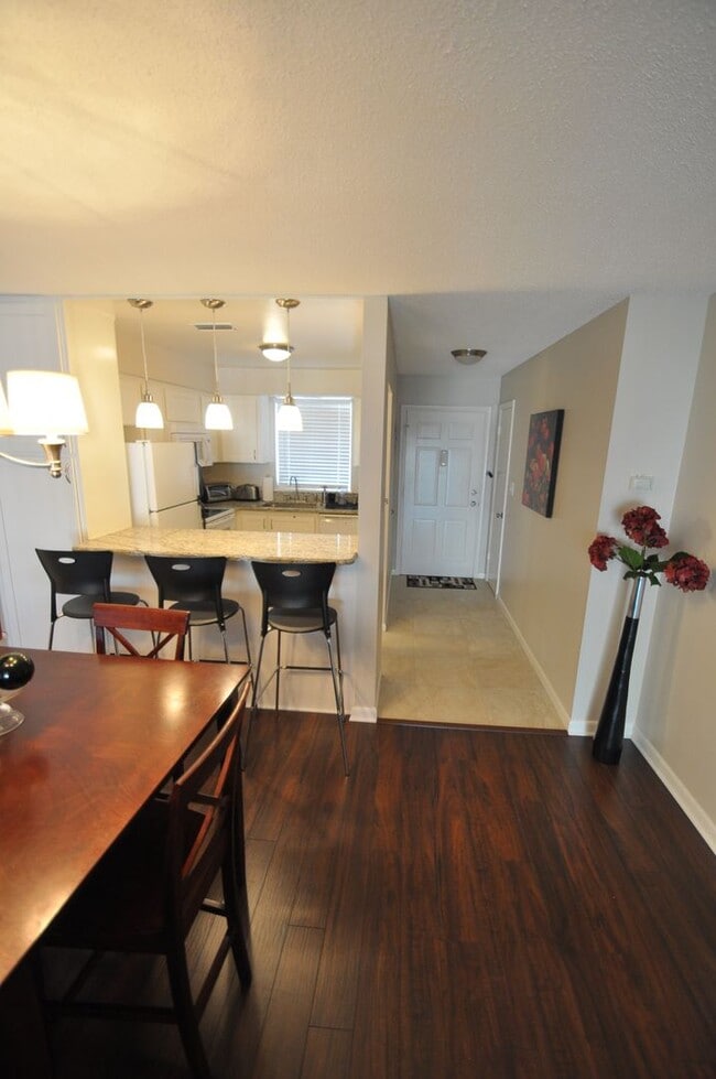 Building Photo - Charming 2-Bedroom Condo in Scenic Winter ...