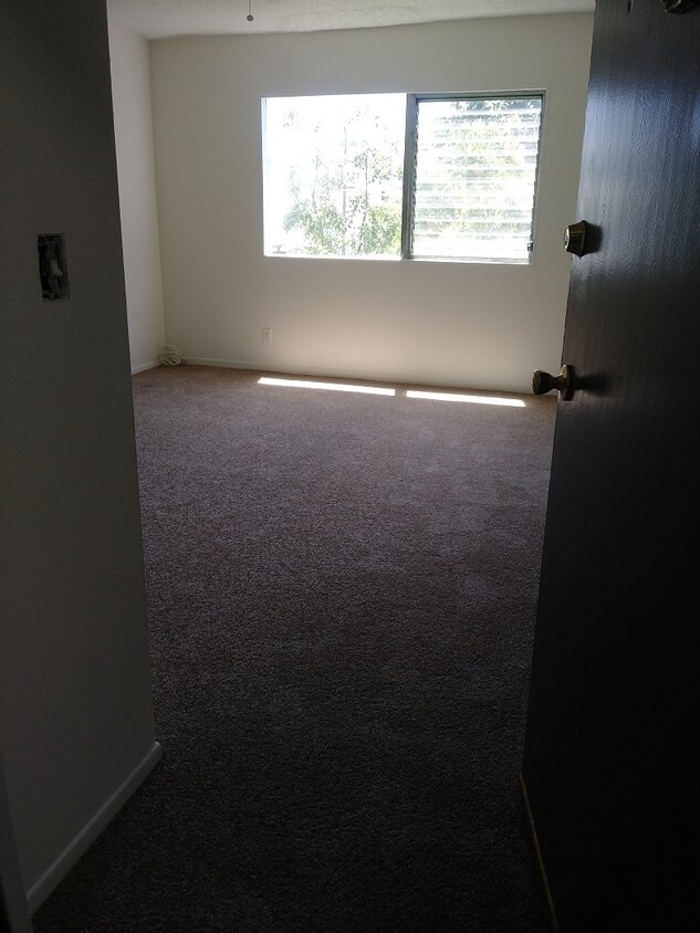 Sala de estar/suelo de tablones - 11290 Ohio Ave
