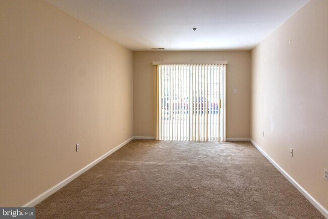 Foto del edificio - 9228 Blue Grass Rd
