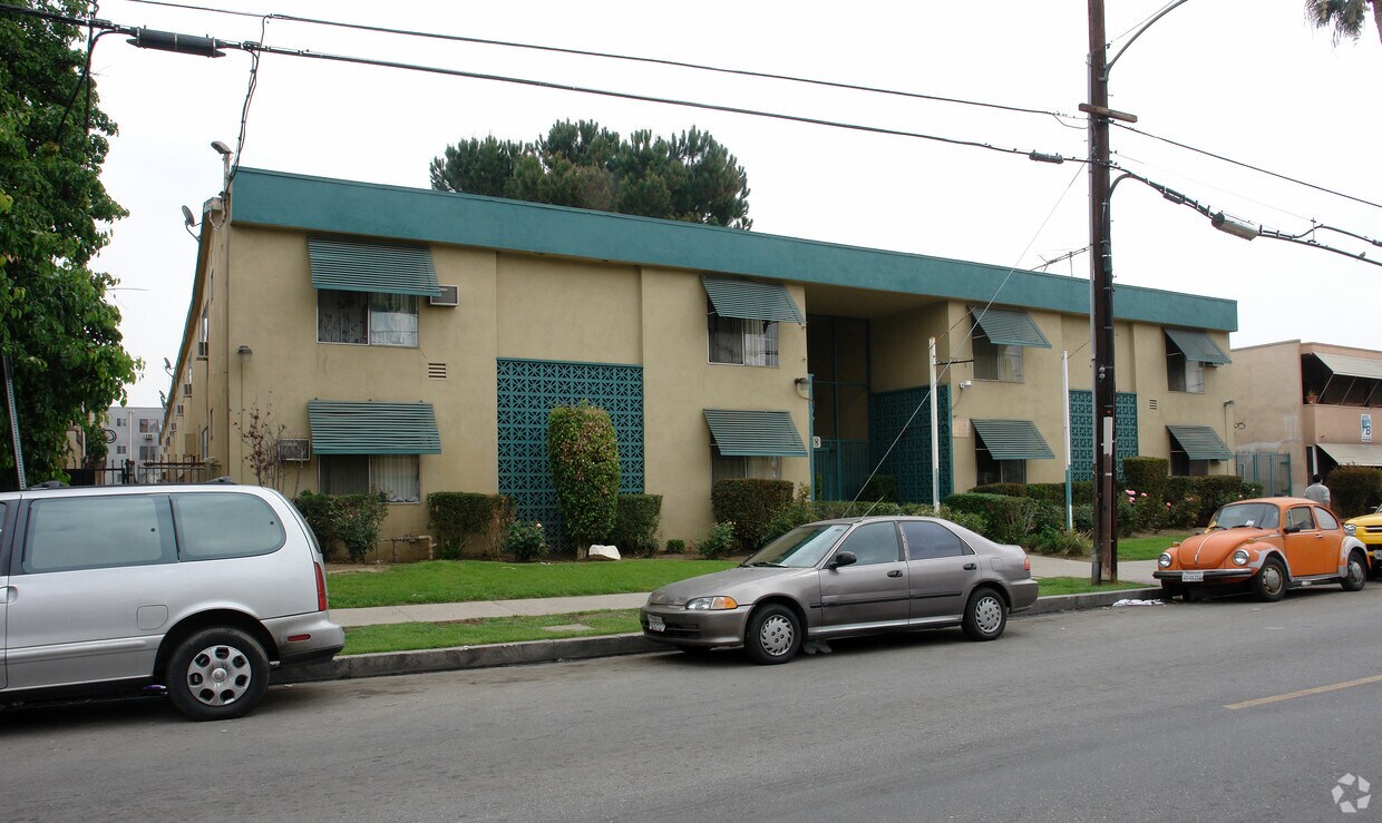 Foto del edificio - 8418 Willis Ave