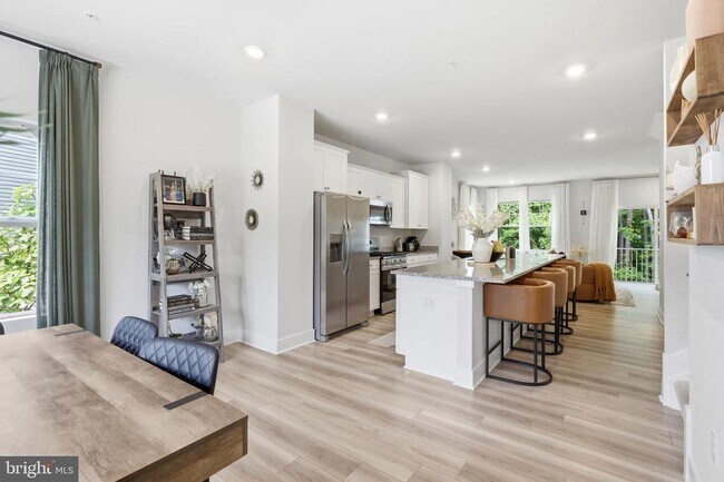 Foto del edificio - 6815 Winterhill Ln