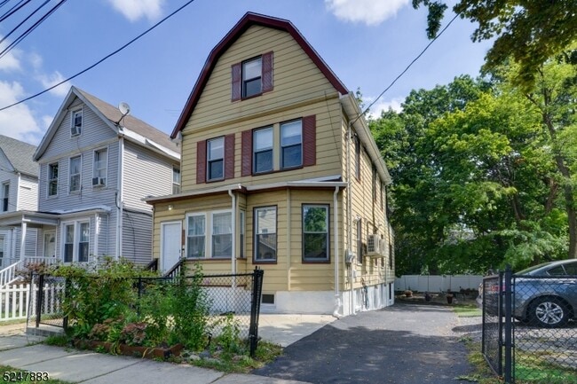 Building Photo - 116 Brookside Ave
