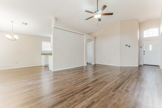 Foto del edificio - 4255 E Balsam Ave