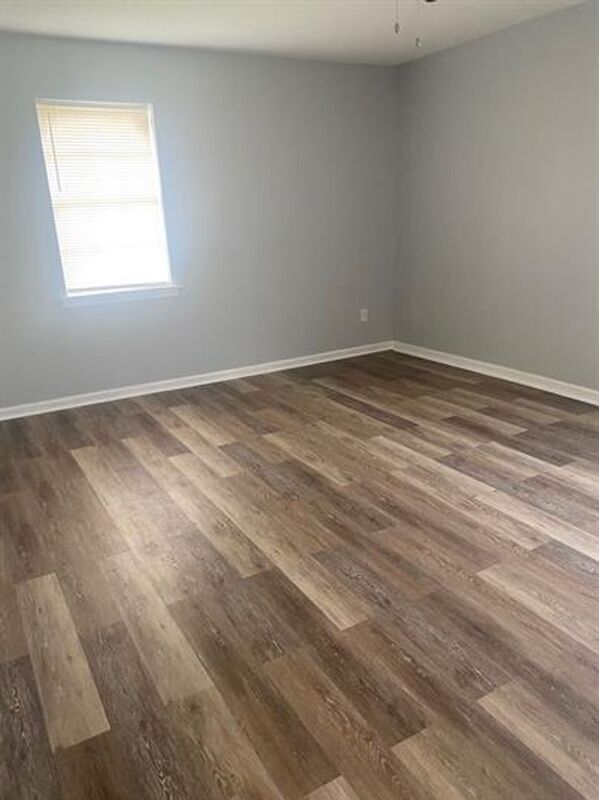 Foto del edificio - 4498 Wooddale Ave