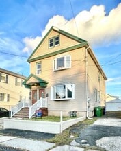 Building Photo - 826 E Curtis St