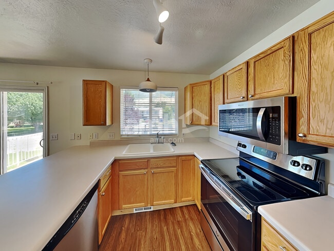 Building Photo - 1414 Willow Valley Dr